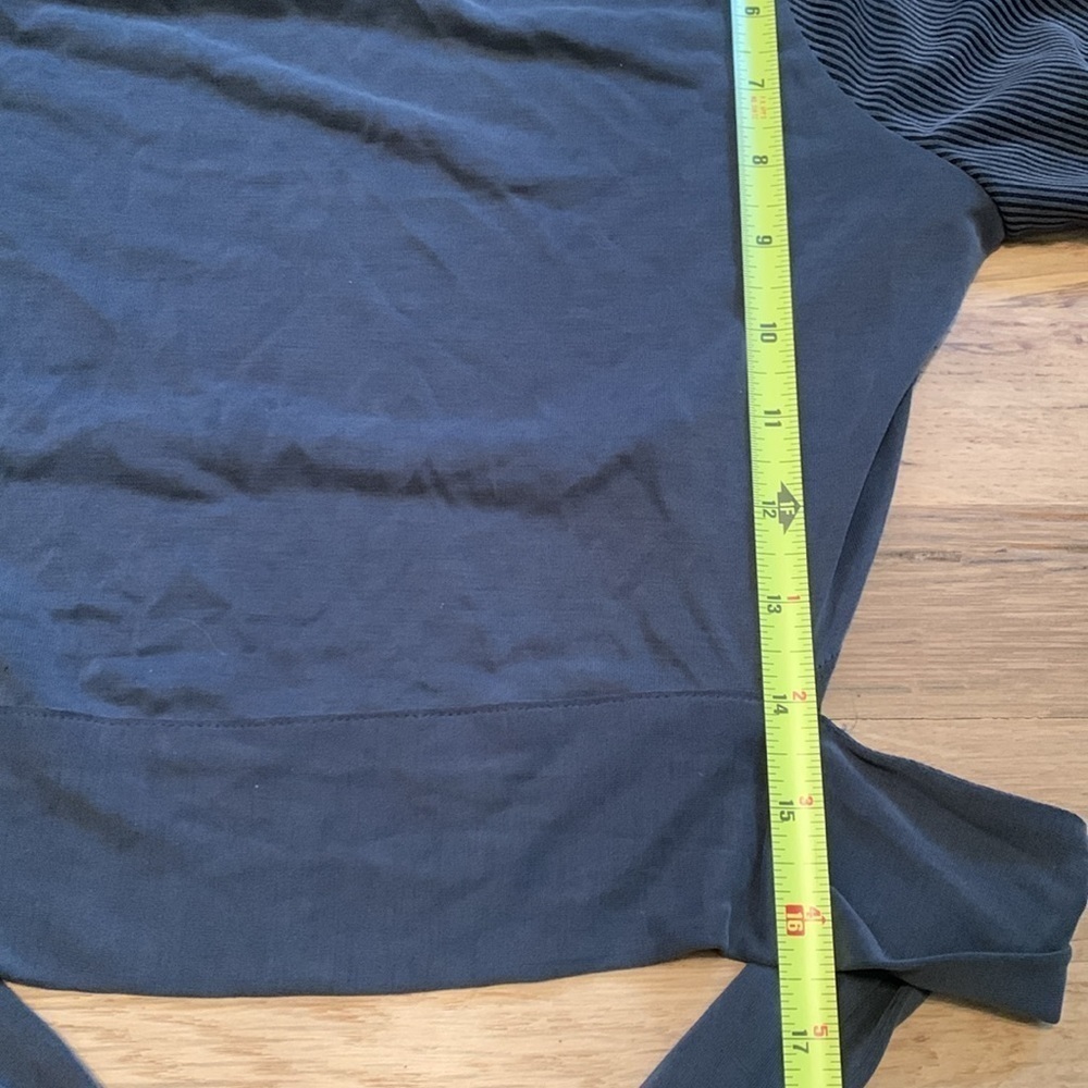 Victoria’s Secret Long Sleeve Cropped Wrap Around Tie Waist Shirt Women’s M - Picture 8 of 11